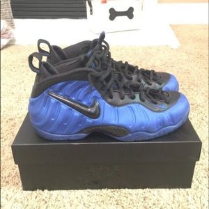 Nike Foams Size 10